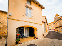 Maison à vendre à Nanteuil-en-Vallée, Charente - 70 000 € - photo 1