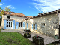Maison à vendre à Champagne-et-Fontaine, Dordogne - 247.817 € - photo 1