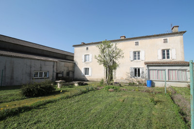 Maison à vendre à Lonnes, Charente, Poitou-Charentes, avec Leggett Immobilier