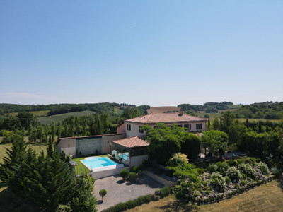 Exceptional & economic ! Stunning views ! 4  Bed property + 78m2 wrap around Conservatory + 6HA  + heated pool