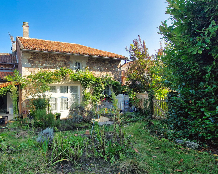 Maison à vendre à Manot, Charente - 152.600 € - photo 1