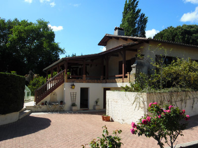 Maison à vendre à Saint-Savin, Gironde, Aquitaine, avec Leggett Immobilier