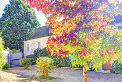 EXQUISITE MAISON-DE-MAÎTRE + ADJOINING HOUSE TO RENOVATE + HUGE BARN + STUNNING RIVERSIDE GARDENS OF 4,535m²