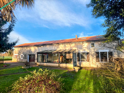 Maison à vendre à Montjean, Charente, Poitou-Charentes, avec Leggett Immobilier