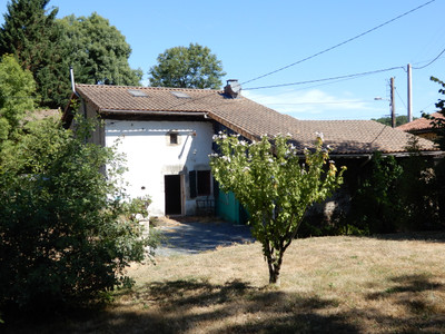 Maison à vendre à Cherves-Châtelars, Charente, Poitou-Charentes, avec Leggett Immobilier