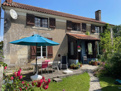 Maison à vendre à Parcoul-Chenaud, Dordogne, Aquitaine, avec Leggett Immobilier
