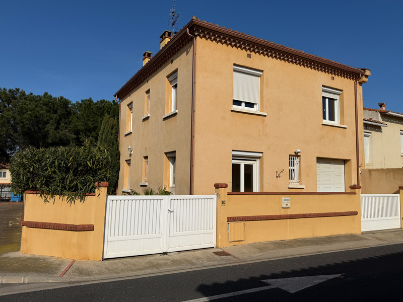 French property for sale in Canet-en-Roussillon, Pyrénées-Orientales - €306,000 - photo 4