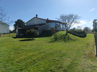 Maison à vendre à Millac, Vienne - 104.500 € - photo 1