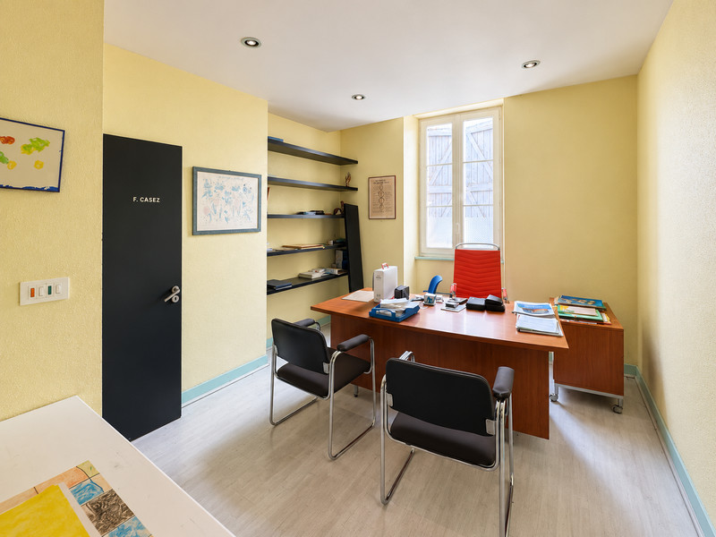 French property for sale in Castelnau Montratier-Sainte Alauzie, Lot - €267,500 - photo 2