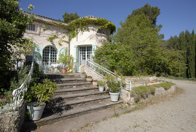 Maison à vendre à Saint-Estève-Janson, Bouches-du-Rhône, PACA, avec Leggett Immobilier