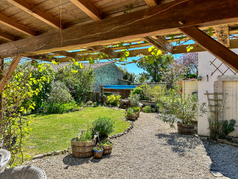 French property for sale in Varaize, Charente-Maritime - €162,000 - photo 1