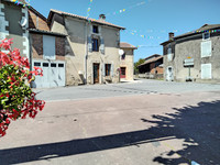 Maison à vendre à Pressignac, Charente - 46 600 € - photo 2