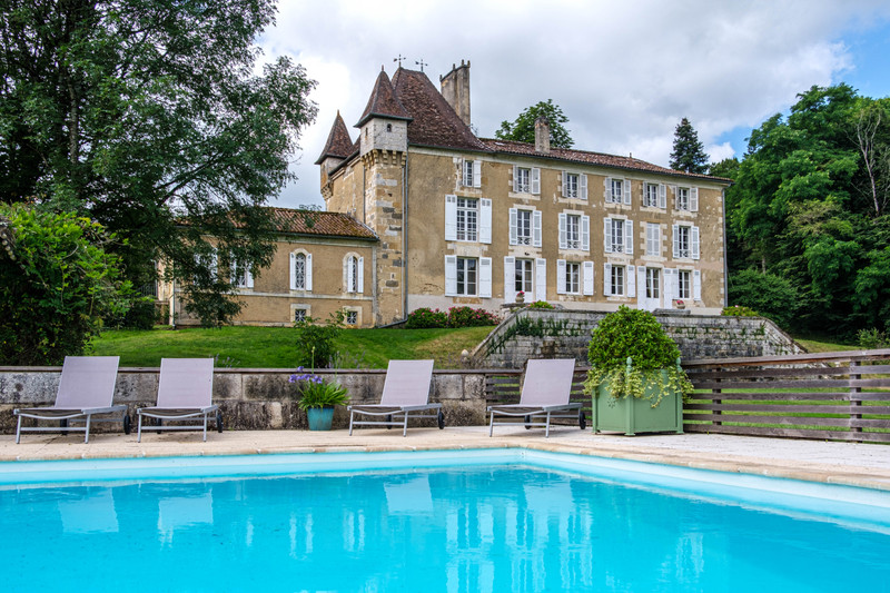 Chateau à Thiviers, Dordogne - photo 1