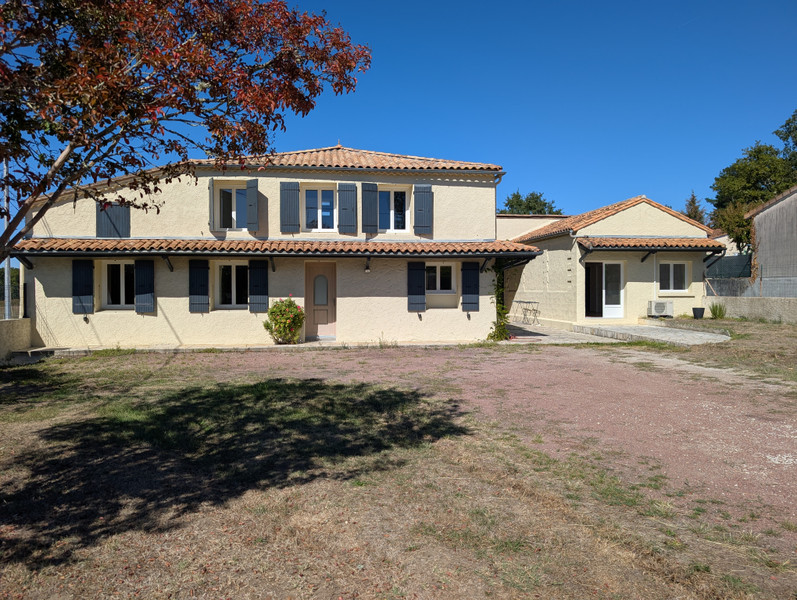 French property for sale in Montendre, Charente-Maritime - €310,000 - photo 0