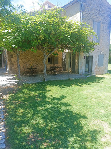 French property for sale in Lacoste, Vaucluse - €1,350,000 - photo 2