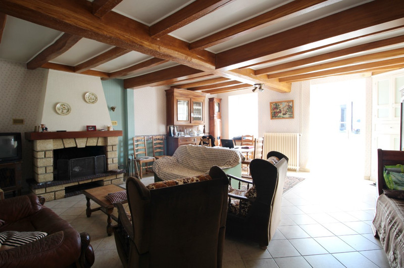 French property for sale in Saleignes, Charente-Maritime - €189,000 - photo 4