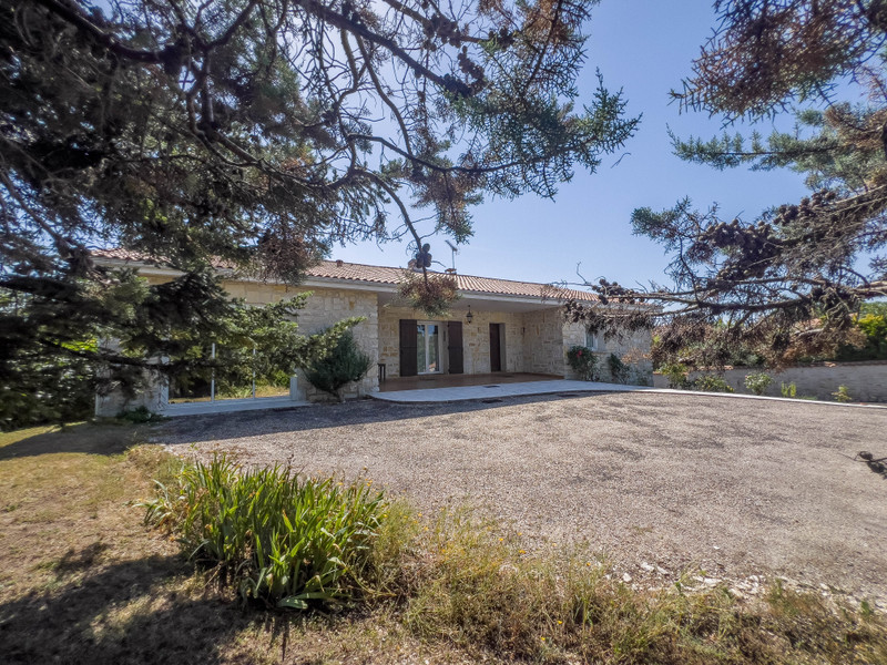 French property for sale in Angoulême, Charente - €419,000 - photo 2