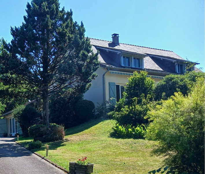 Propriété à vendre à Saint-Pardoux-Corbier, Corrèze - 369 000 €
