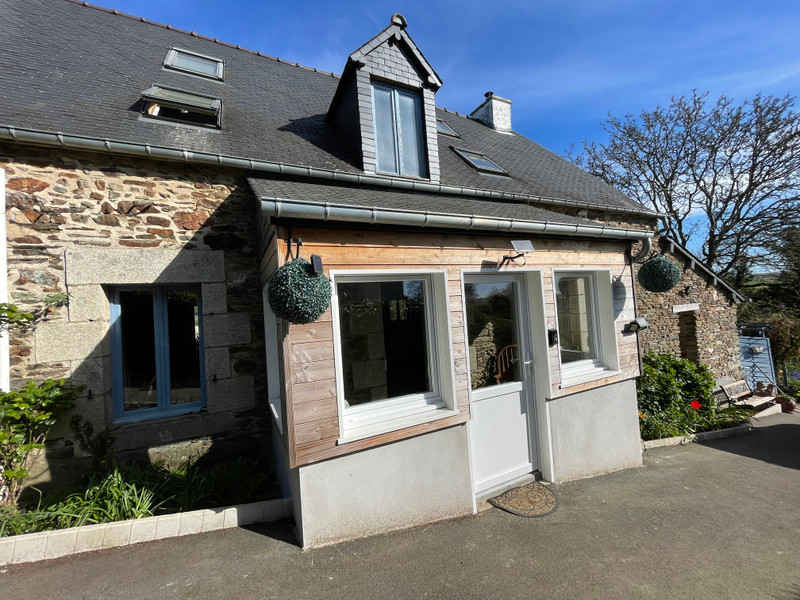 French property for sale in Saint-Caradec, Côtes-d'Armor - €199,800 - photo 0