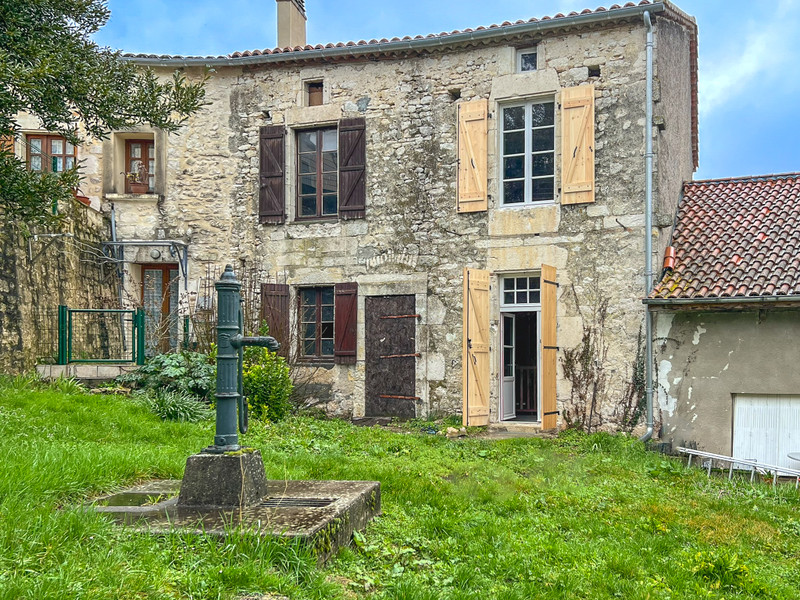 Maison à vendre à Montcuq-en-Quercy-Blanc, Lot - 144 000 € - photo 1