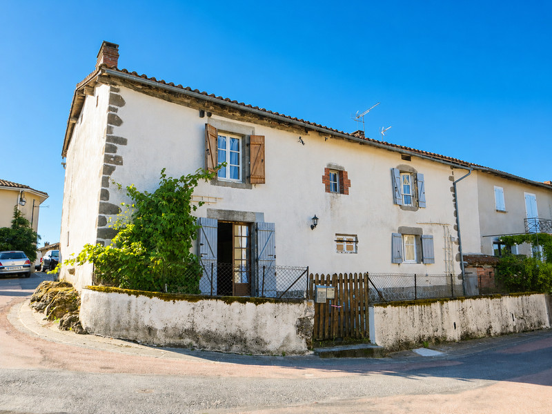 French property for sale in Esse, Charente - €125,000 - photo 2