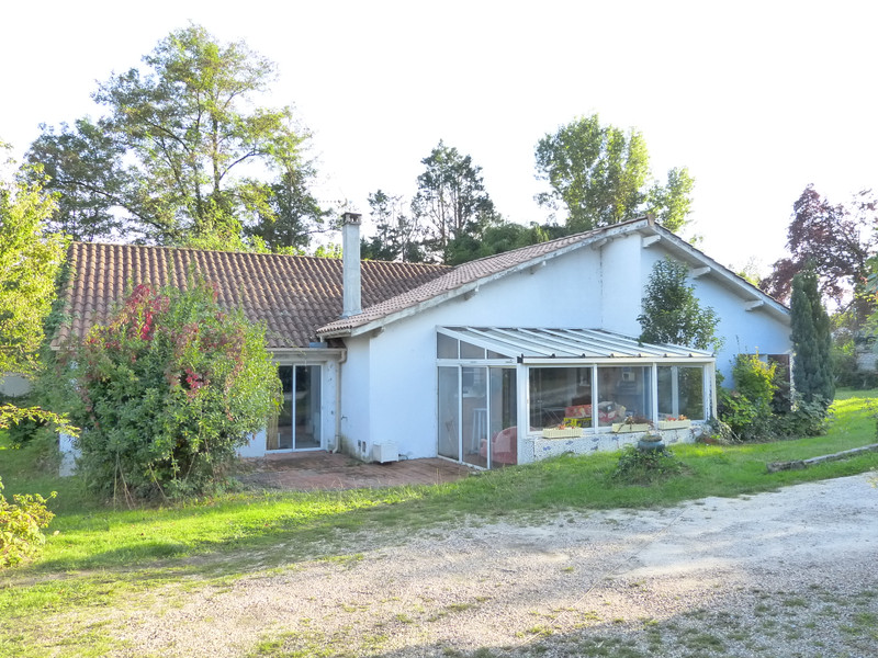 Maison à vendre à Port-Sainte-Foy-et-Ponchapt, Dordogne - 192 600 € - photo 1 Maison à vendre à Port-Sainte-Foy-et-Ponchapt, Dordogne - 192 600 € - photo 1