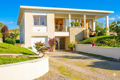 French property for sale in Sainte-Livrade-sur-Lot, Lot-et-Garonne - €375,000 - photo 1