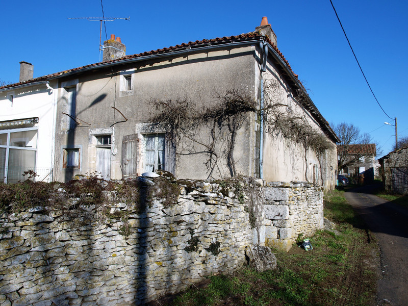 French property for sale in Savigné, Vienne - &#8364;26,600 - photo 4