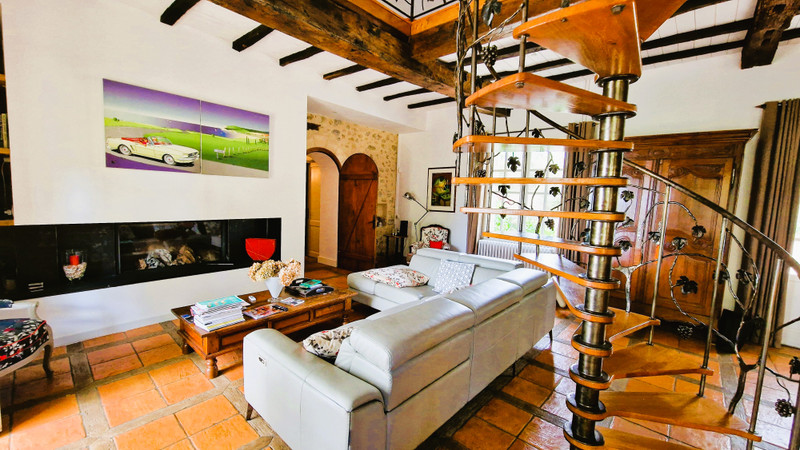 French property for sale in Église-Neuve-d'Issac, Dordogne - €950,000 - photo 2