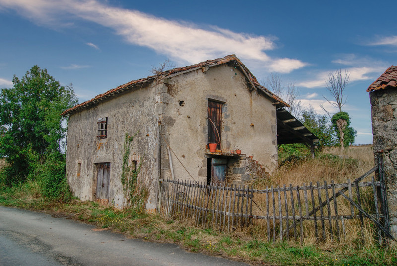 French property for sale in Saint-Martin-du-Fouilloux, Deux-Sèvres - &#8364;136,250 - photo 9