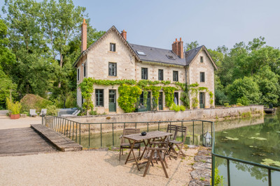 Stunning renovated waterside property : two buildings each with great business potential in the Loire Valley