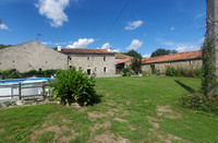 Maison à vendre à La Forêt-sur-Sèvre, Deux-Sèvres - 474.460 € - photo 2