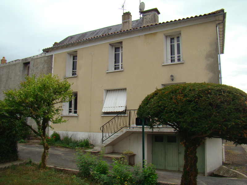 House in ChâteauGarnier Vienne Renovated 3 bedroom village house