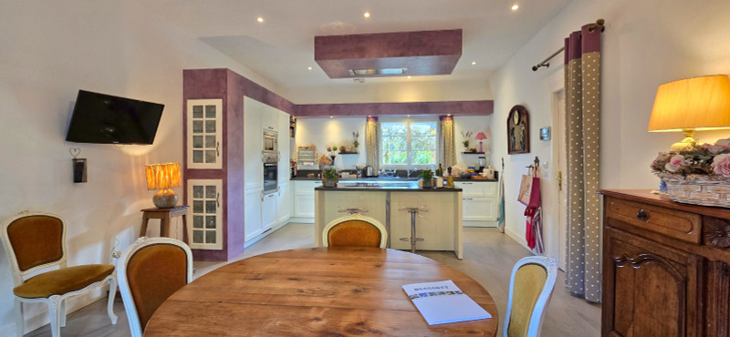 French property for sale in Maule, Yvelines - €850,000 - photo 4