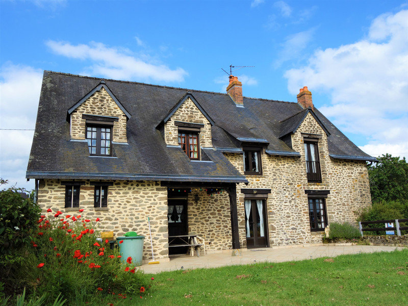 House for sale in Champgenéteux Mayenne Beautiful detached 4