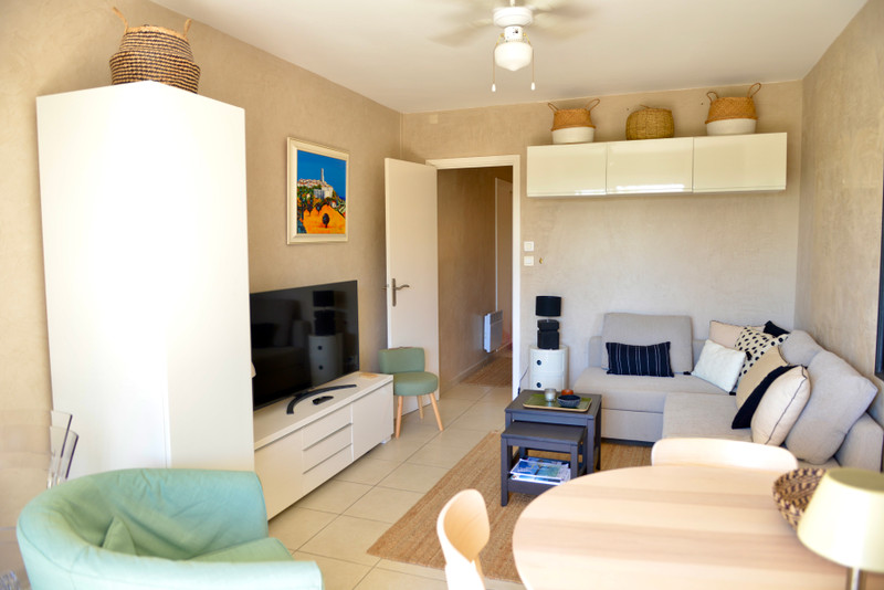 French property for sale in Le Lavandou, Var - €169,500 - photo 4