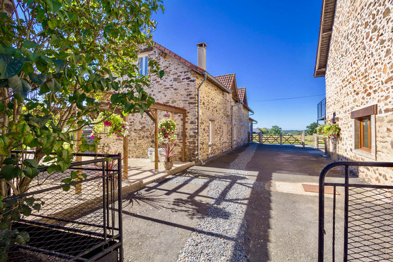 French property for sale in Saint-Pardoux-Corbier, Corrèze - &#8364;650,000 - photo 3