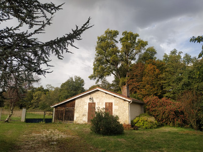French property for sale in Montguyon, Charente-Maritime - €399,500 - photo 2