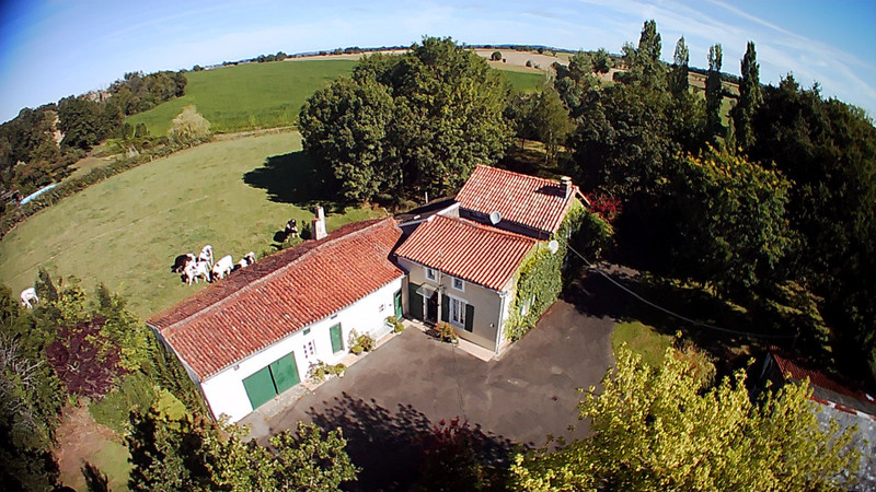 Maison à vendre à Marillet, Vendée - 251 450 € - photo 1
