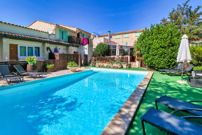 Commerce à vendre à Uzès, Gard, Languedoc-Roussillon, avec Leggett Immobilier