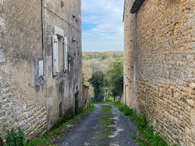 French property for sale in Beaulieu-sur-Sonnette, Charente - €50,000 - photo 2