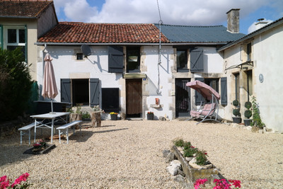 Maison à vendre à Leignes-sur-Fontaine, Vienne, Poitou-Charentes, avec Leggett Immobilier