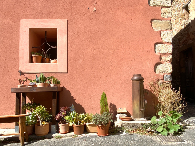 House for sale in Albas Aude A bright one bedroom stone house set