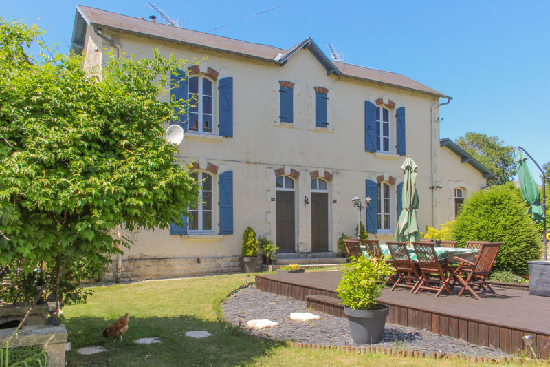 Maison à vendre à Beugnon-Thireuil, Deux-Sèvres - 325 000 € - photo 1