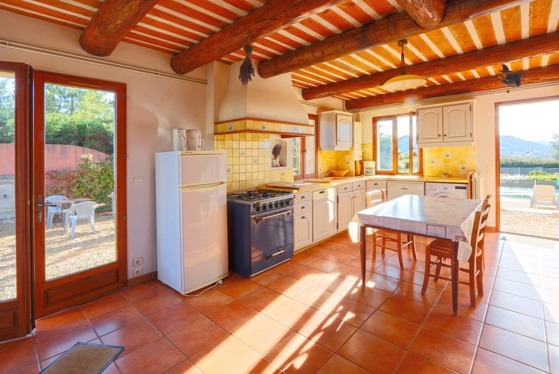 French property for sale in Saint-Saturnin-lès-Apt, Vaucluse - €680,000 - photo 5