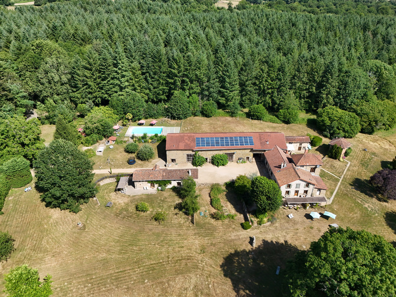 Maison à vendre à Châlus, Haute-Vienne - 849.000 € - photo 1