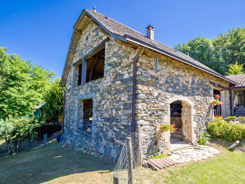 Grange à vendre en Limousin Corrèze Venarsal Belle grange en pierre à