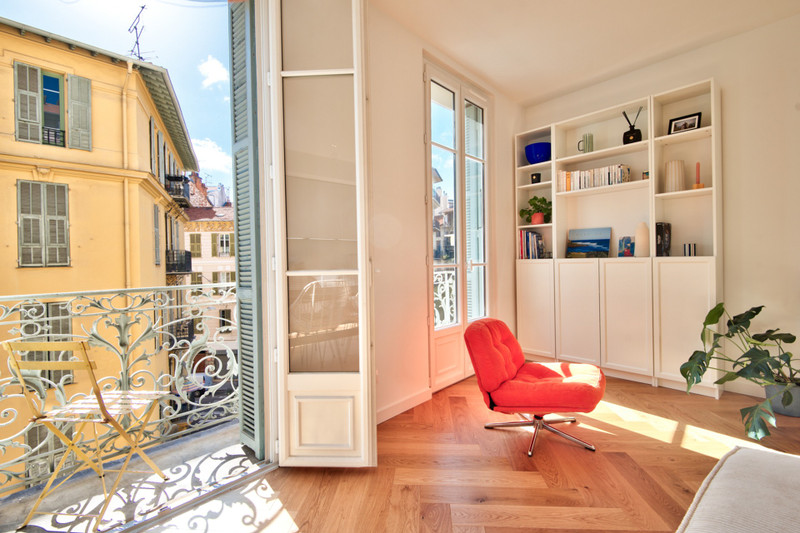 French property for sale in Nice, Alpes-Maritimes - €672,000 - photo 2