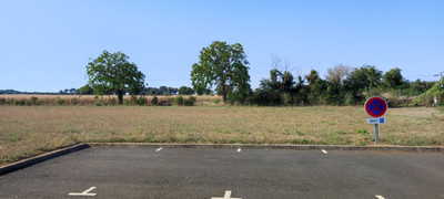 Terrain à vendre à Brux, Vienne, Poitou-Charentes, avec Leggett Immobilier