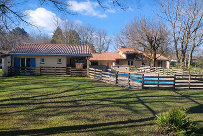 French property for sale in Ménesplet, Dordogne - €549,999 - photo 1